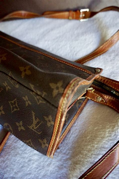 vintage Louis Vuitton shoulder bag